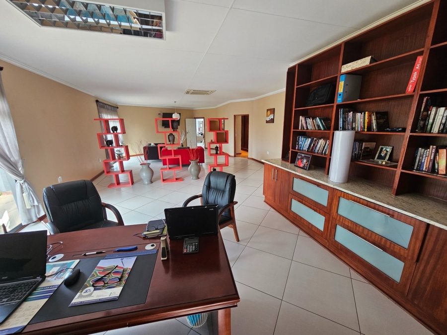 5 Bedroom Property for Sale in Woodland Hills Free State